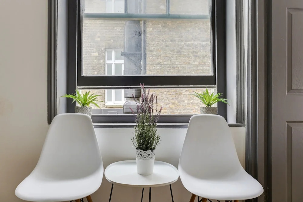 2 Bedroom Apartment 1st Floor Central London