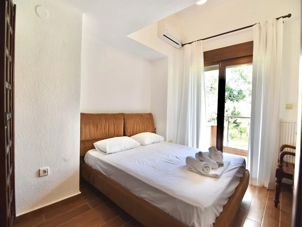 Stylish Maisonette With 3 Bedrooms in Vourvourou, Greece