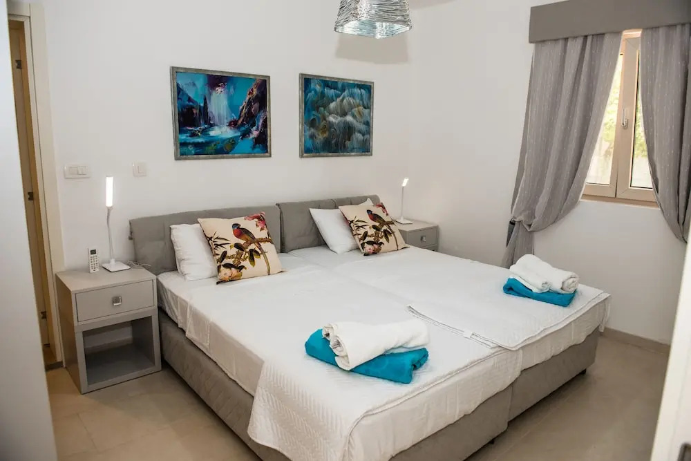 3 Bedroom 3 Bathroom Pool ,ivy House Montenegro