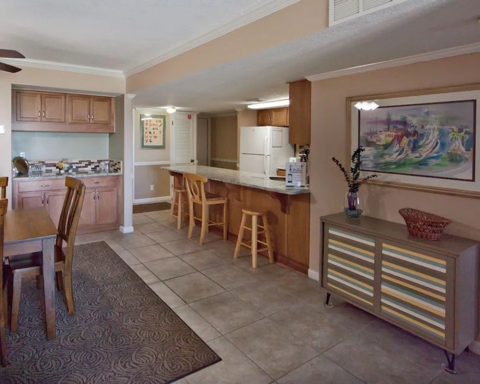 Gulf Shore Condo #310 - 2 Br condo by RedAwning