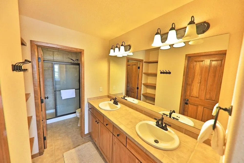 Rendezvous Discovery 3 BR 3 Bedrooms 3.5 Bathrooms Townhouse