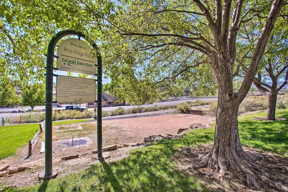 Stunning Condo By Trails, Nat'l Monument!