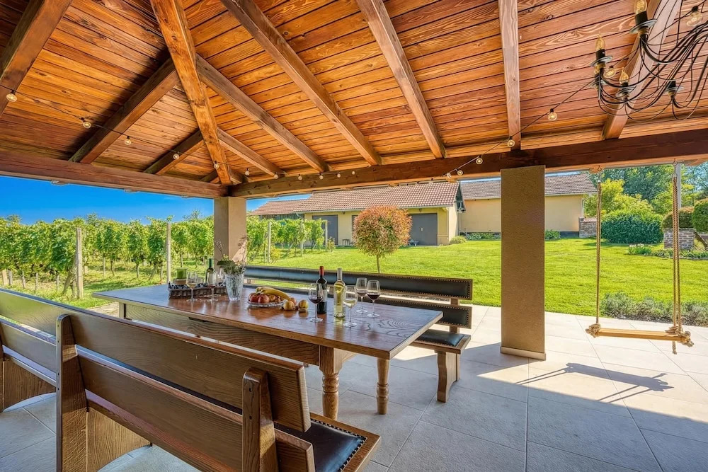 Hedonistic Vineyard Estate