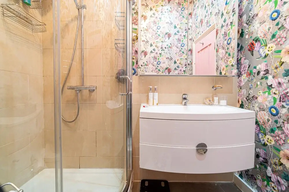 Warm & Welcoming London Escape With Home Touches