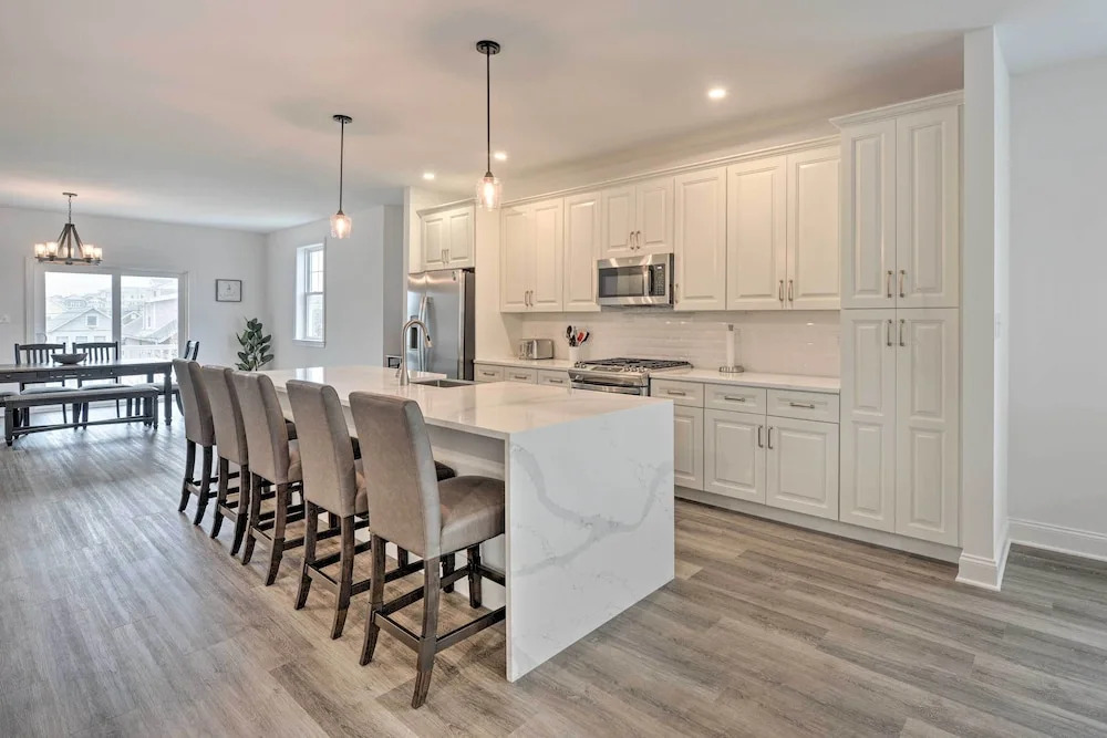 New Townhome u003c Half Mi to Beach