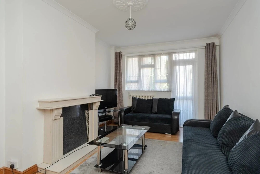 Well Connected Cosy 2 Bedroom Home