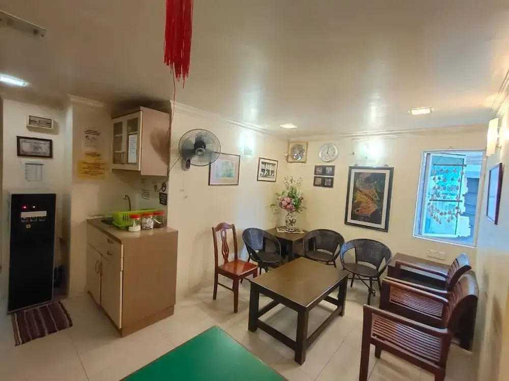 TRAVELLERS LODGE