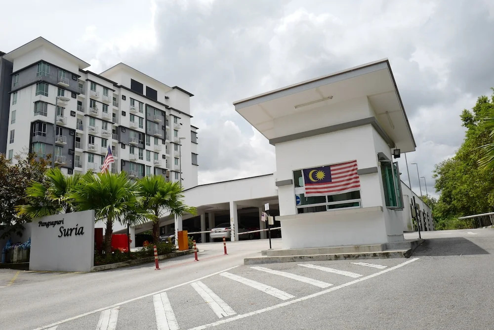 Pangsapuri Suria Kota Damansara by Friend