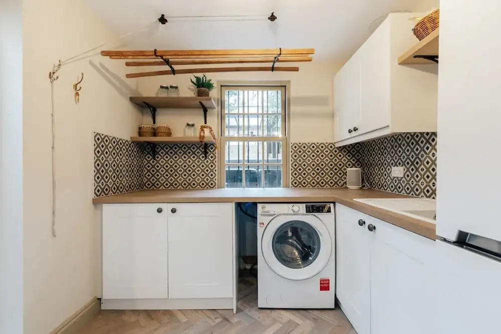 Central Townhouse with Garden & Free Parking