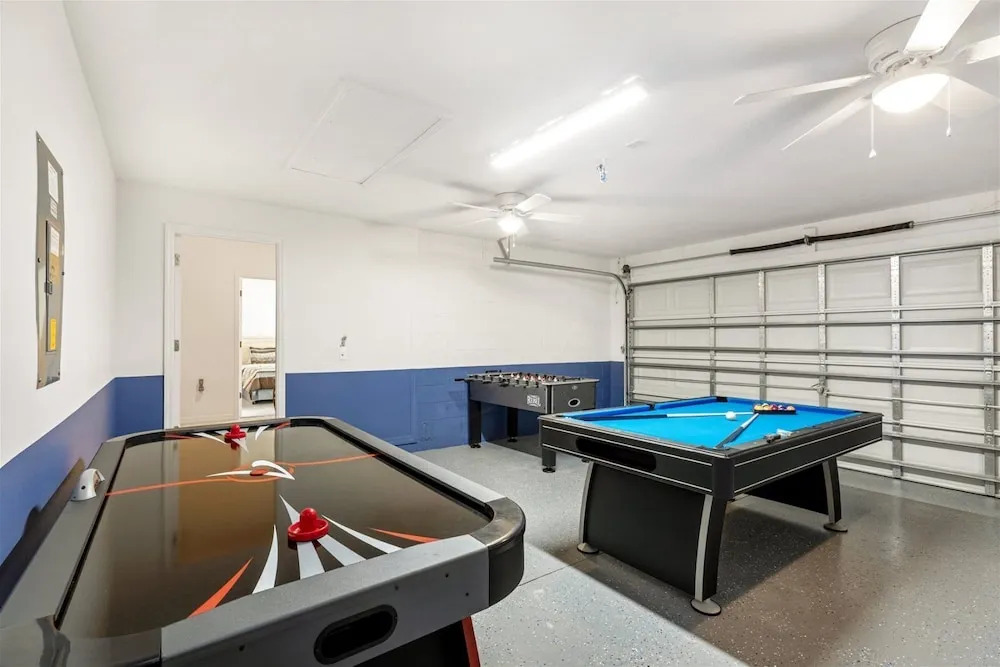 Lovely 4 Bedroom, 3.5 Bath Home With South Facing Pool and spa - 521