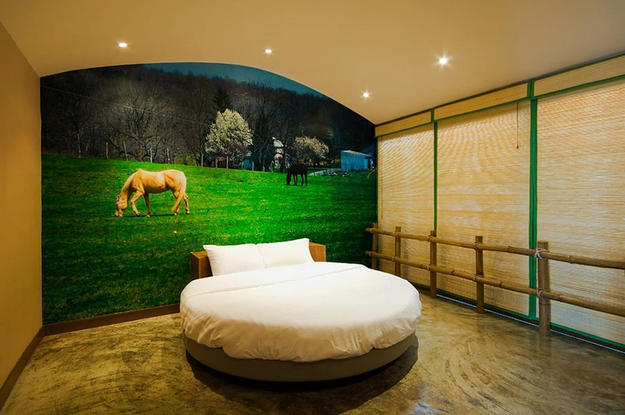 Red Horse Resort