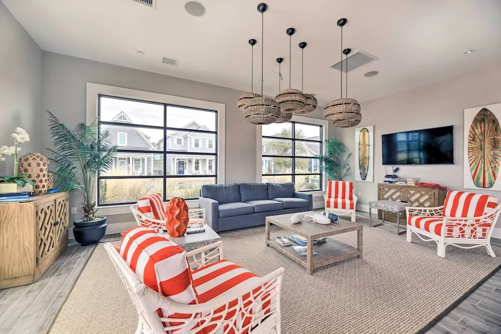 Coastal Beaufort Abode - Pool Access, Near Beaches