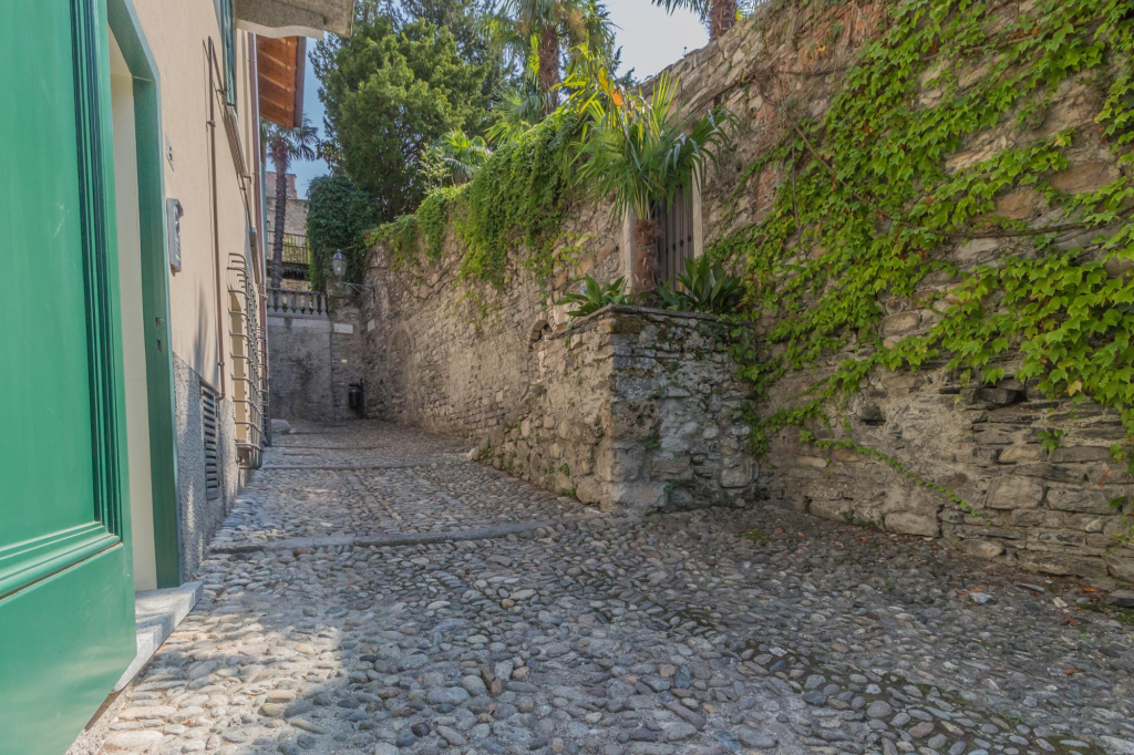 Tiny Duke Apartment in Varenna