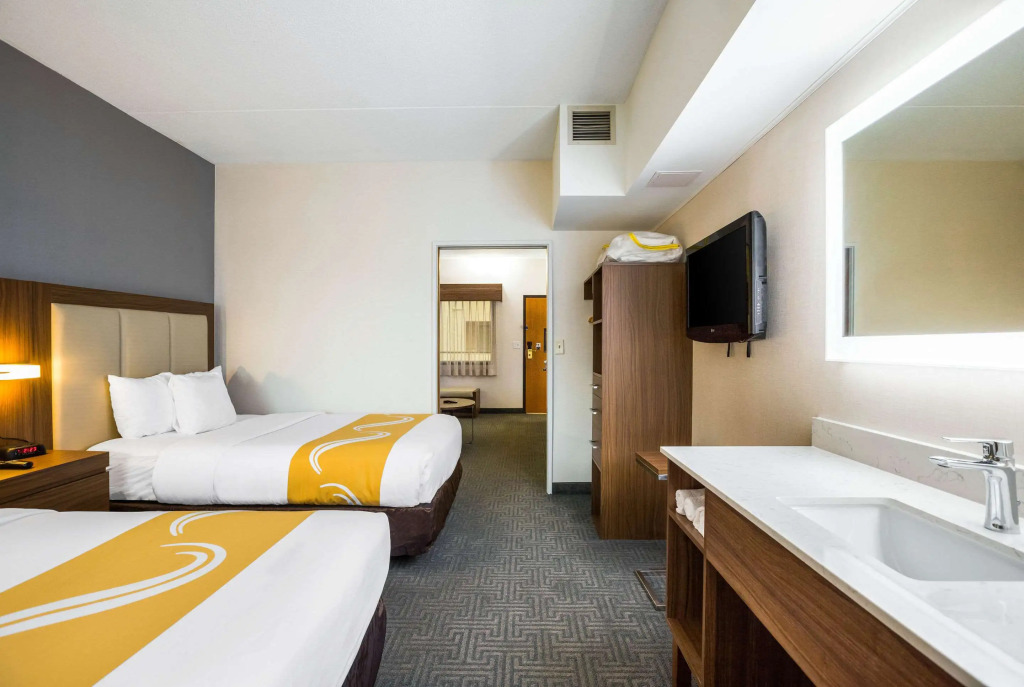 Quality Suites Lansing West