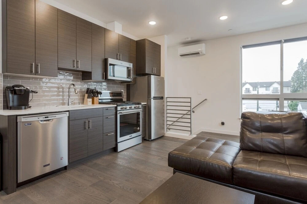 Urban Oasis Sleeps 8 Ultra Modern Condo