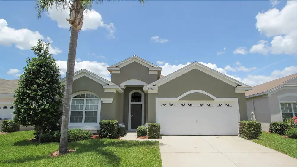 8127 Fan Palm Way