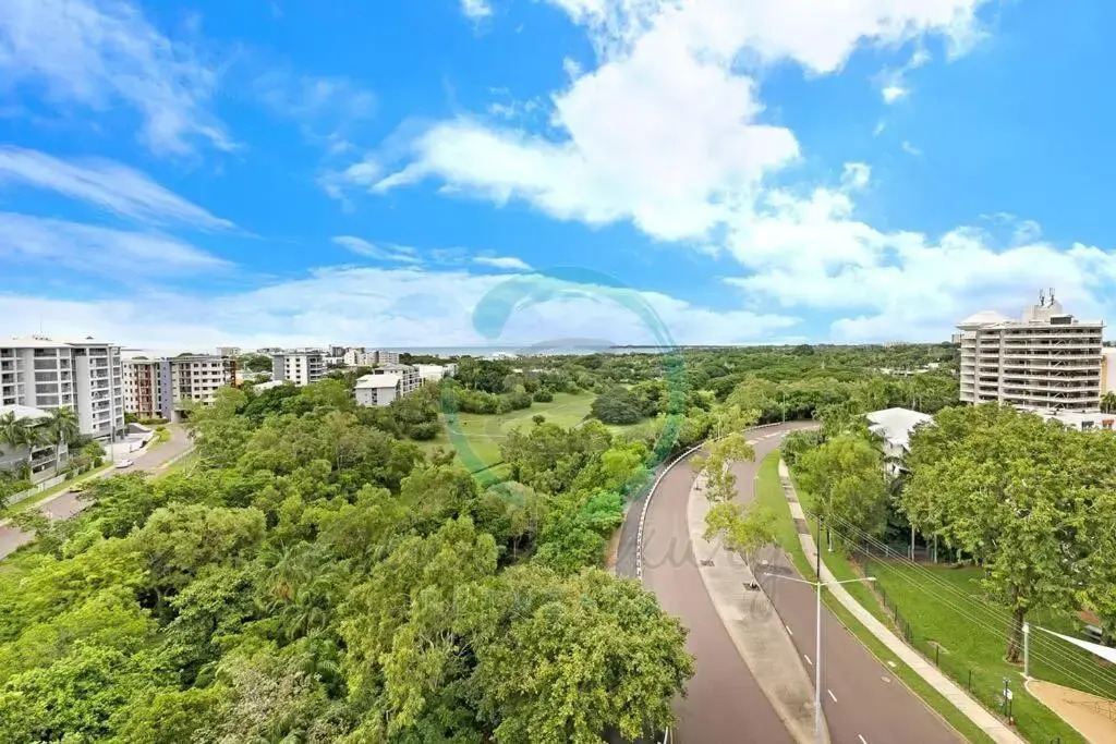 ZEN LUXURY: 2-Story 4-BR Penthouse in Darwin City with Mindal Markets & Harbour Views