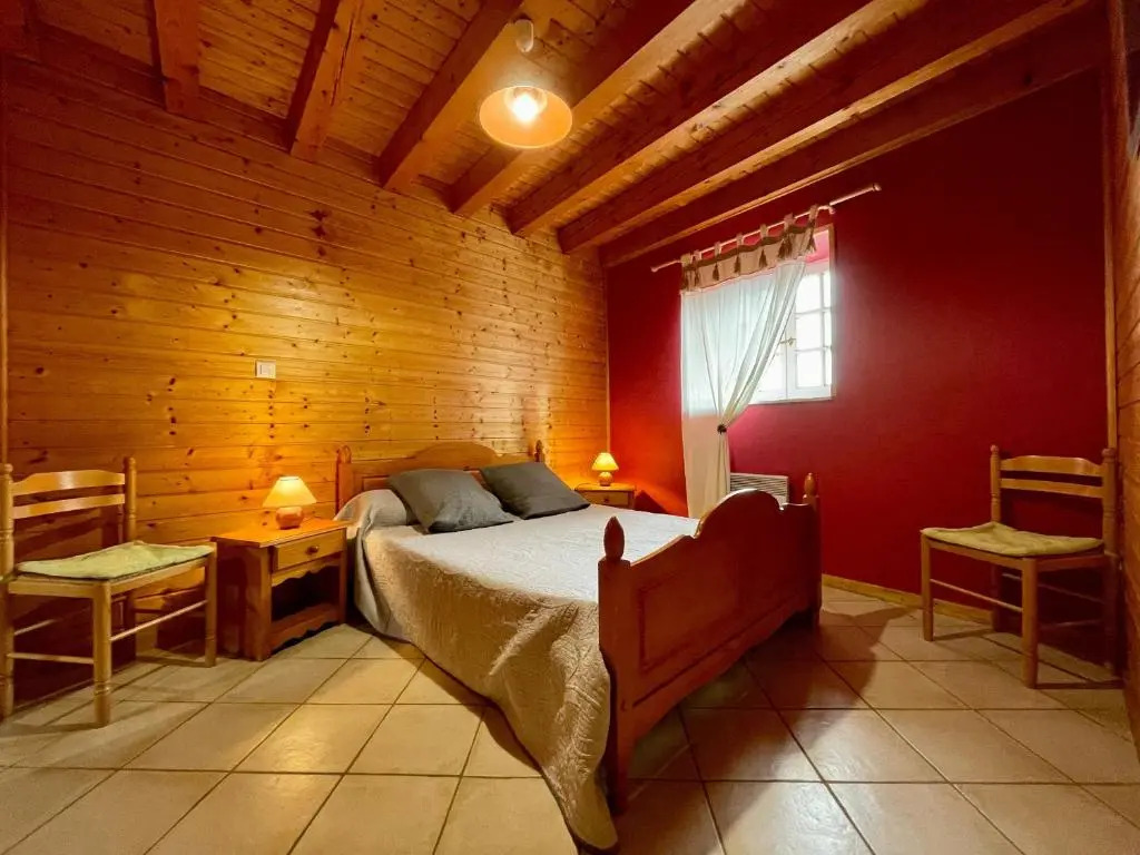 Gîte familial avec terrasse proche châteaux, lac, et parcours aventure - FR-1-582-174