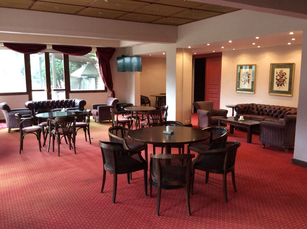 Country Club Hotel & Suites