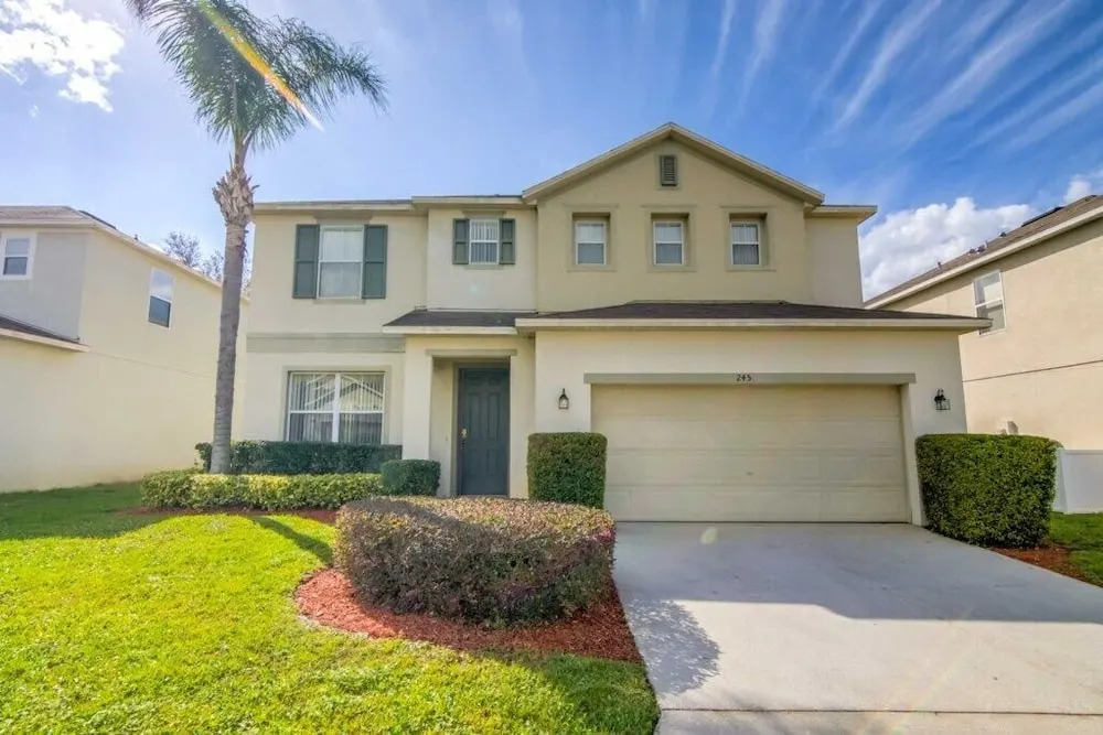 Beautiful Legacy Park 5 Bedroom Home