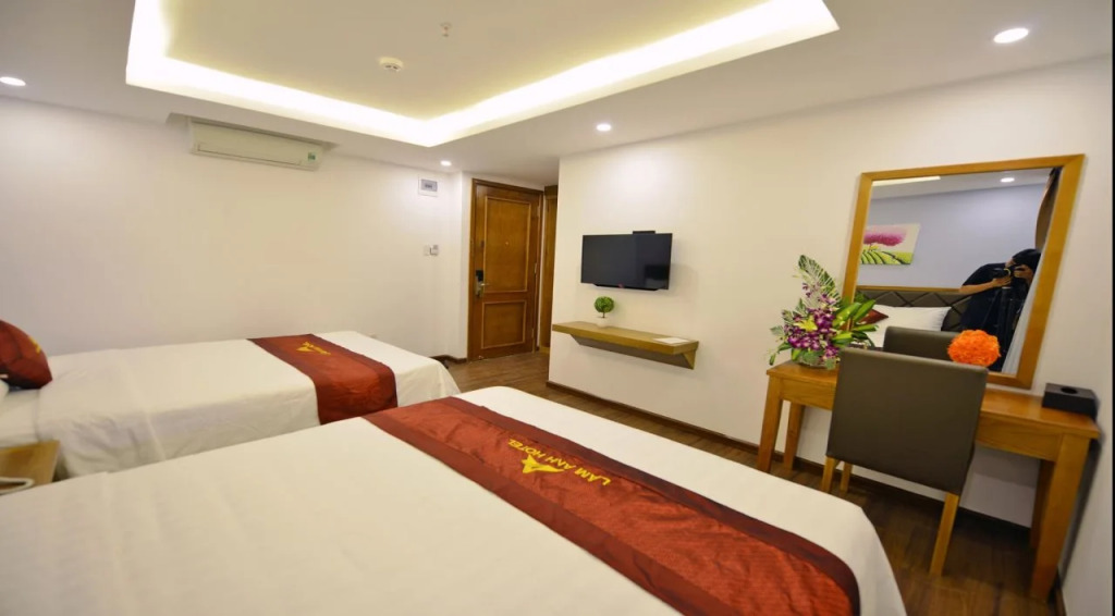 La Beach Hotel