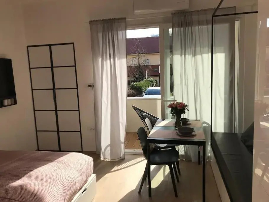 Sunny home with cute dragon in the center+parking
