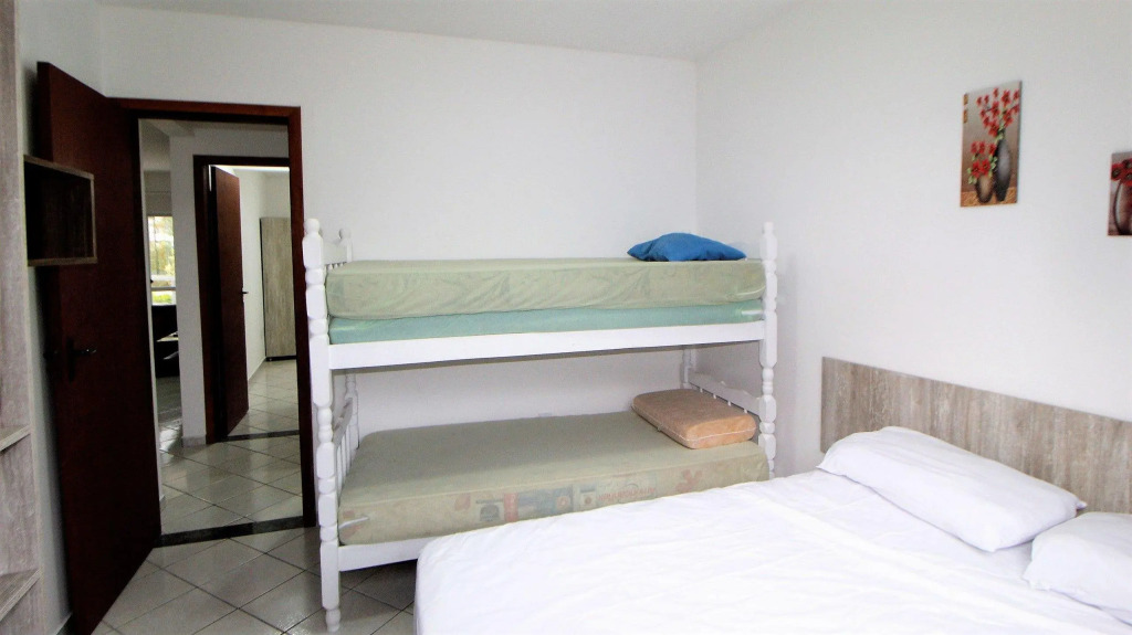 1047   Apartamento De Três Quartos Em Condomínio Fechado Na Praia De Bombinhas