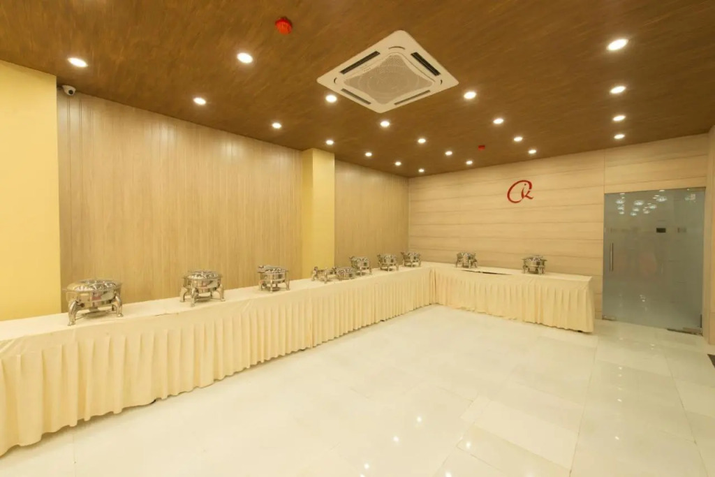 Hotel Ratana International
