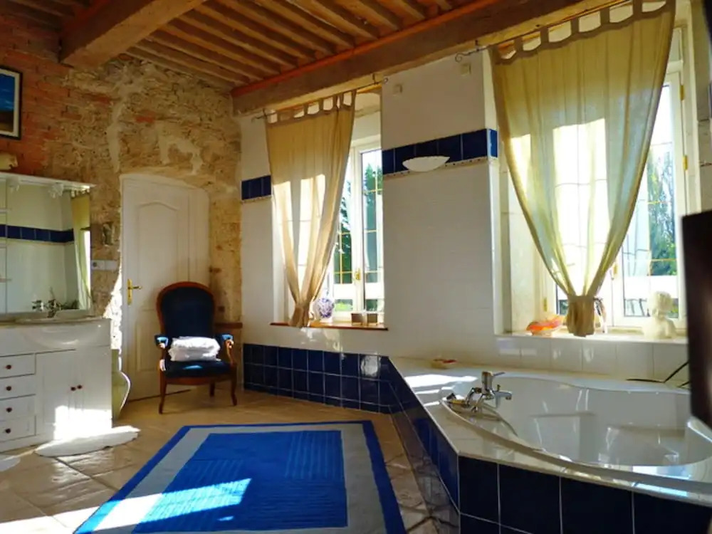 Mansion With 4 Bedrooms in LES Avenieres Veyrins Thuellin, With Wonderful Mountain View, Private Pool, Enclosed Garden