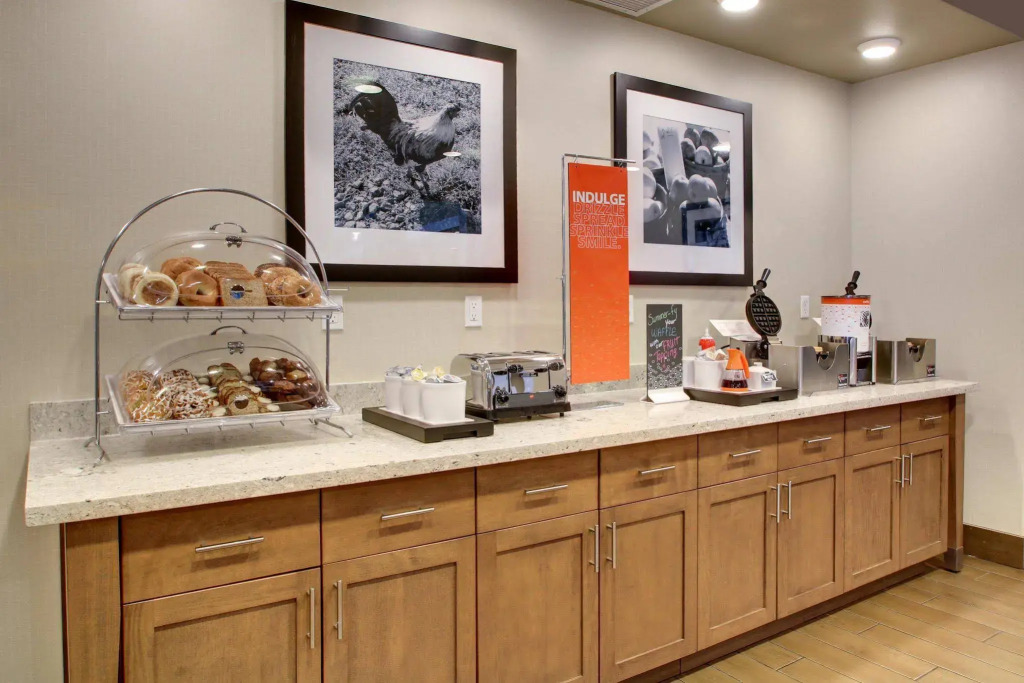 Hampton Inn & Suites Milwaukee West