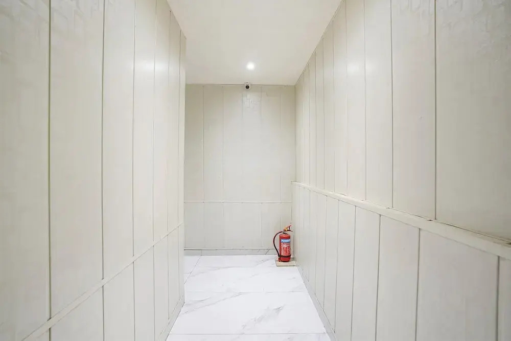 Fabhotel Hans Residency