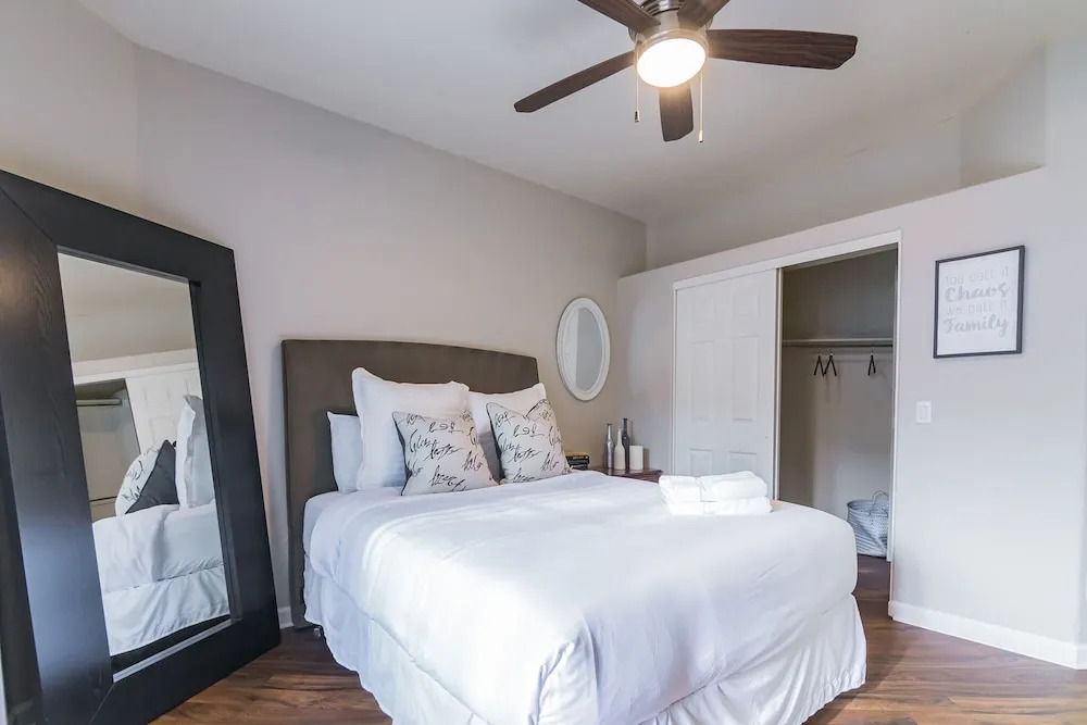 Luxury Scottsdale Suite + Pool + Gym