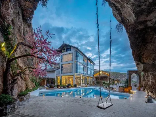 Huaqianxun Lake View Garden Hotel (Dali Shuiliandong)