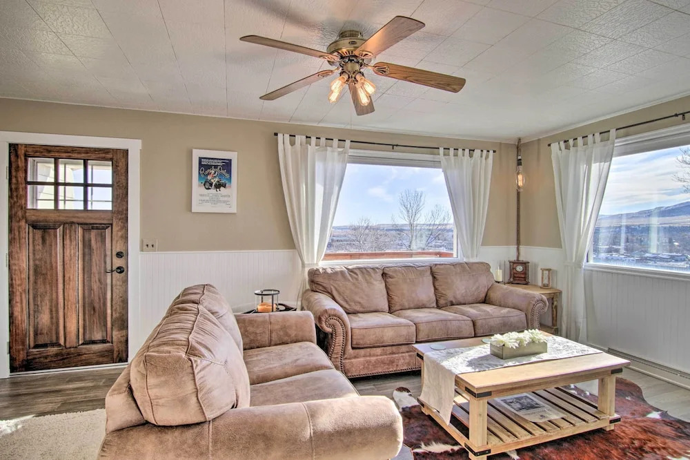 Yellowstone Country Family Home w/ View & Hot Tub
