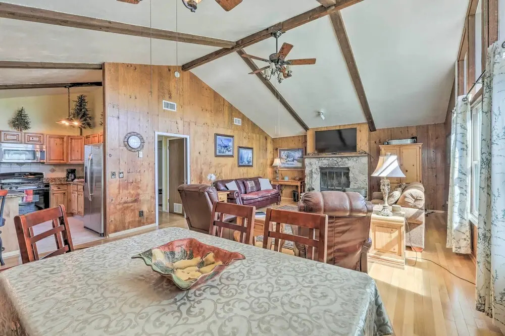 Flagstaff Townhome - Walk to Country Club & Pools!