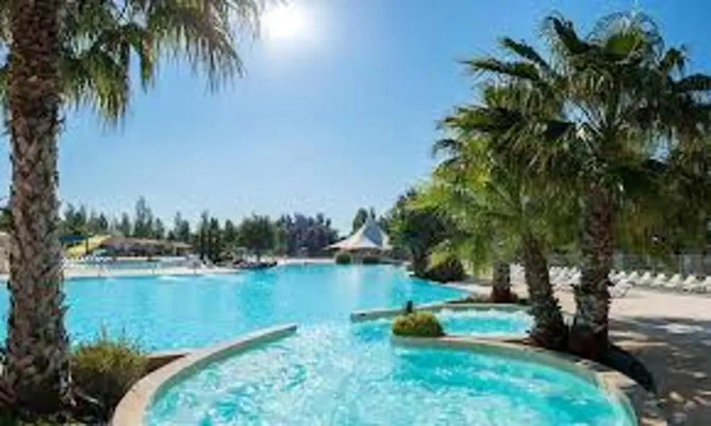 Bungalow de 3 chambres a Vias a 800 m de la plage avec piscine partagee spa et terrasse amenagee