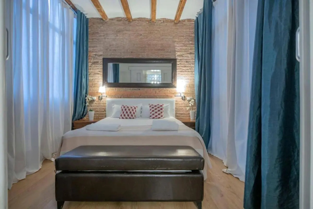 Exclusive 2 bedroom apartment in the city center