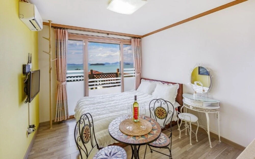 Yeosu Glow Floor Pension