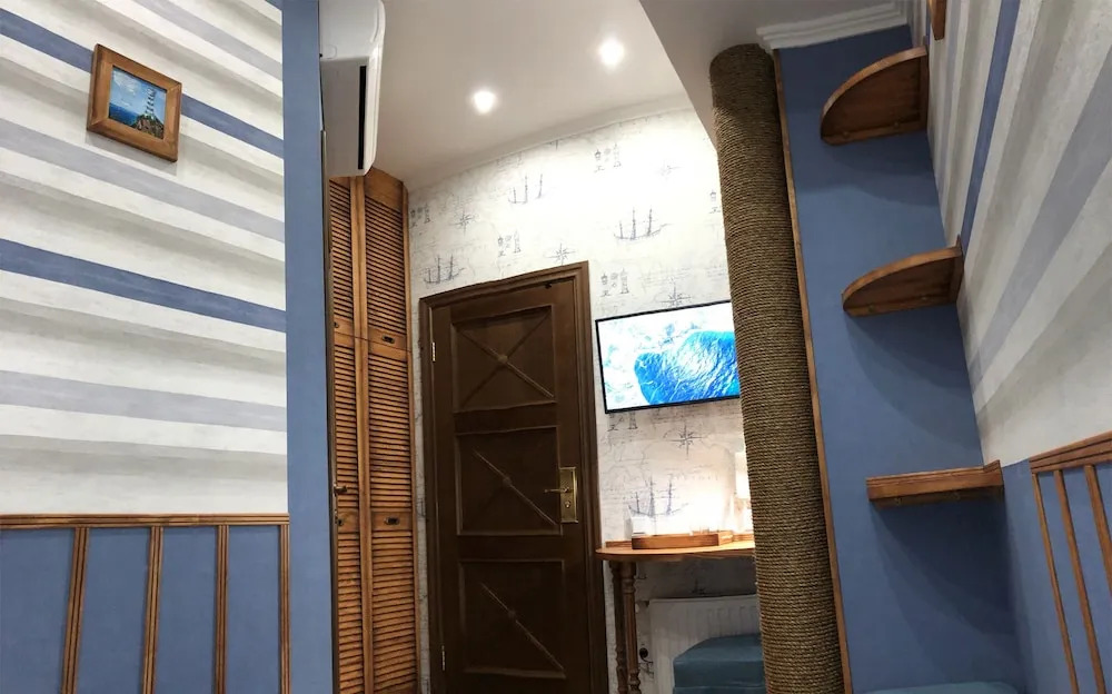 Lucky Ship Art Hotel