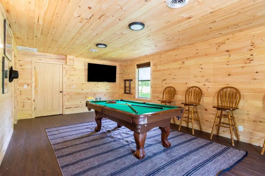Carter Creek by Avantstay Secluded Yard w/ Creek + Suite
