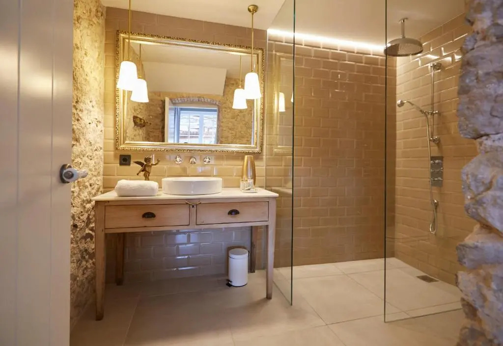 Llimona Suites