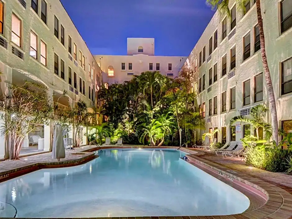 Hemingway Suites at Palm Beach Hotel Island