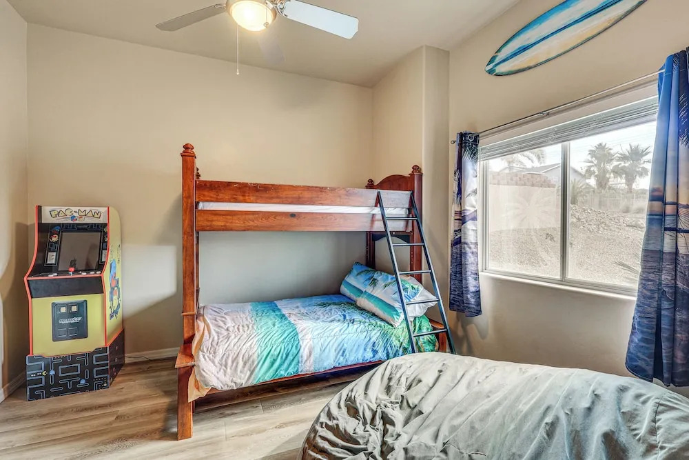 Lake View & Games: Spacious Oasis in Lake Havasu!