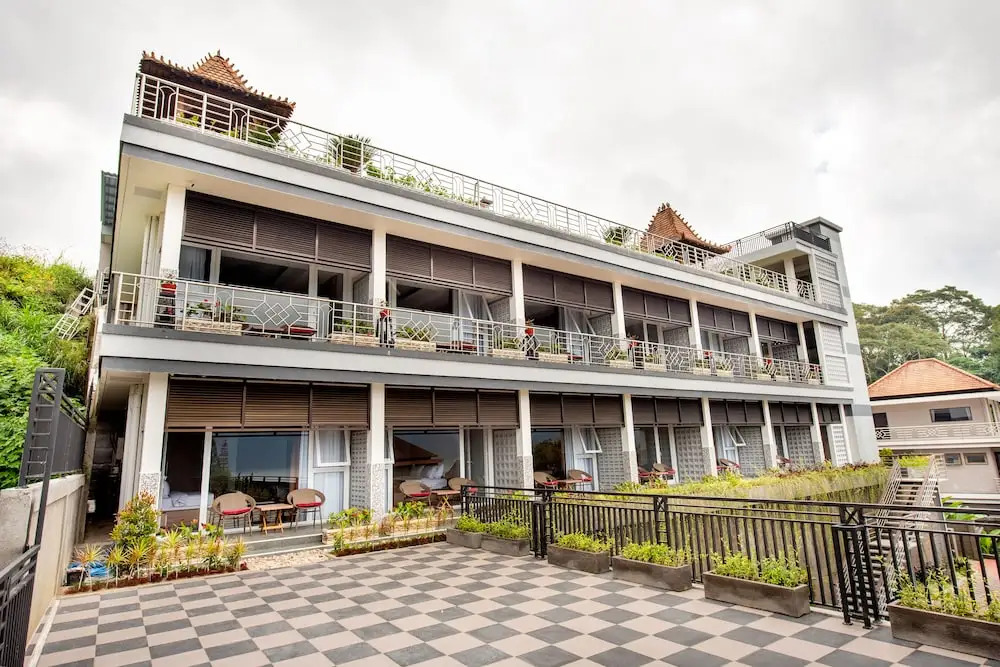 Dedanau Hotel