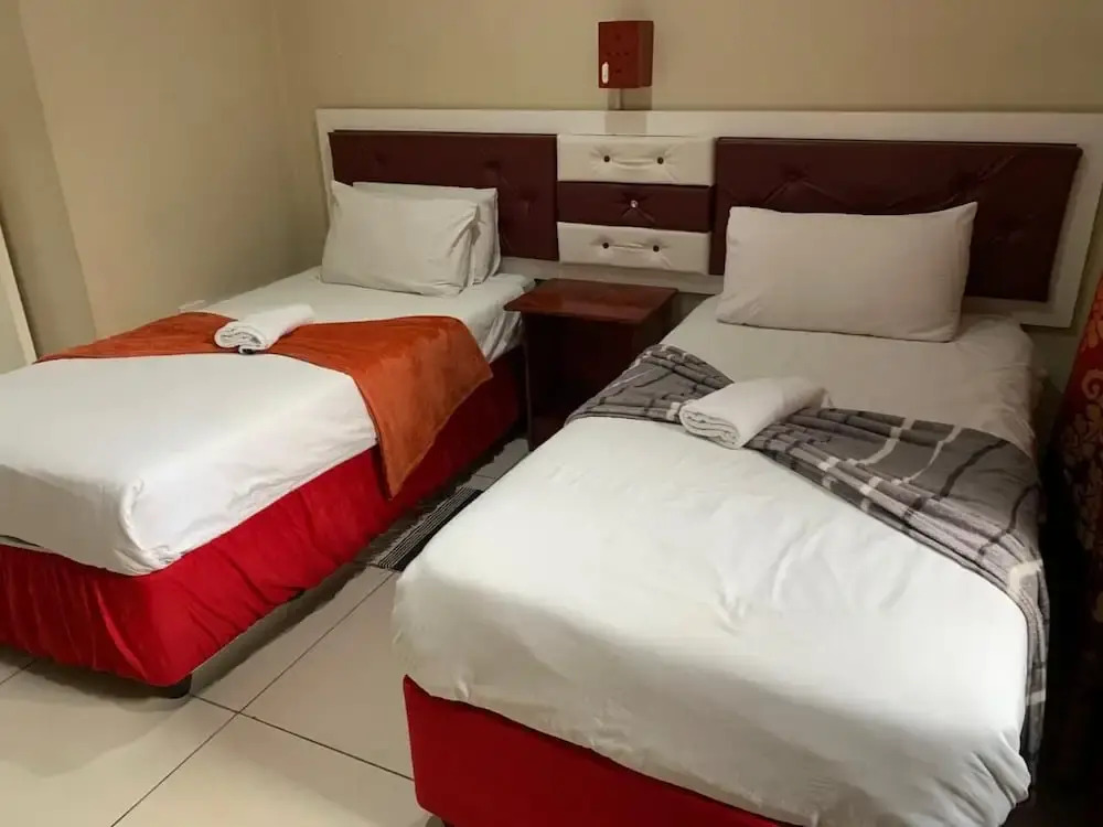 Emampingeni lodge