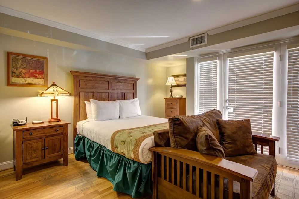 Lantern Lodge Asheville Biltmore Village