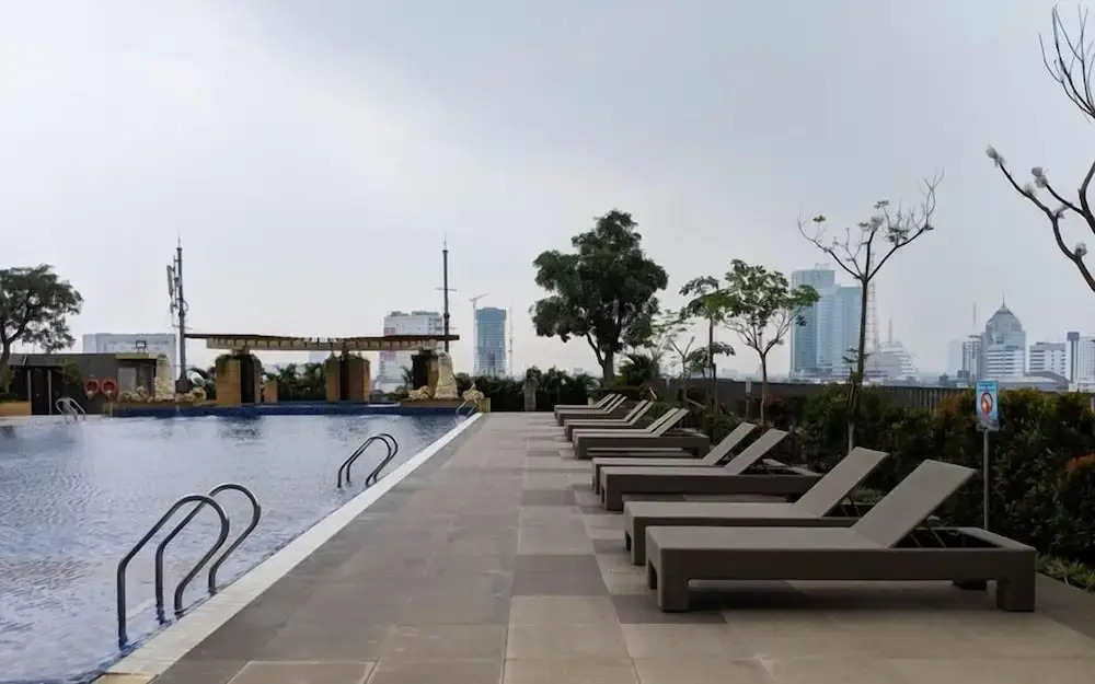 2Br Apartment Near Tunjangan Plaza In City Center At Trillium Residence