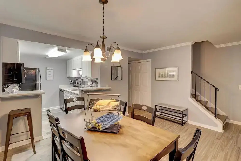 Hilton Head 2BR Townhouse Walk to Shops & Dining