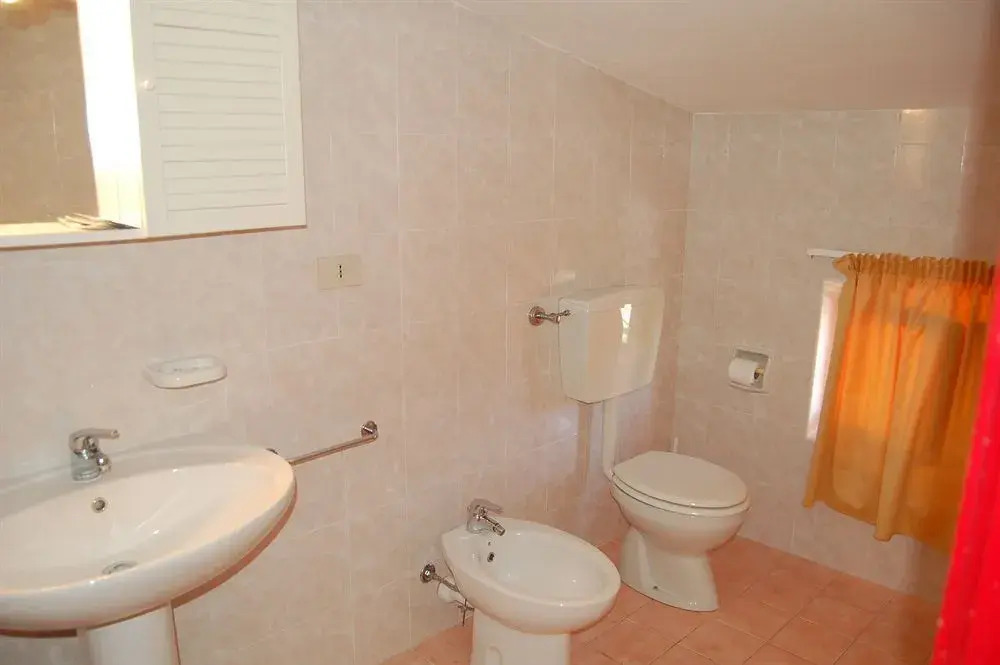 Poggio Al Lago Apartments & Rooms