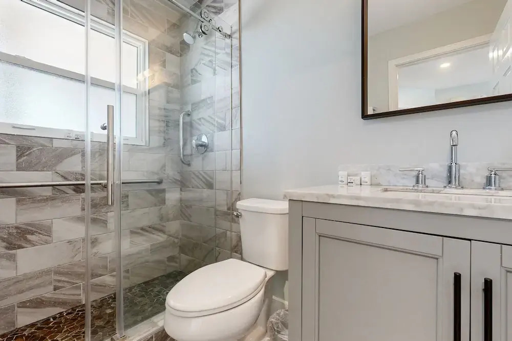 Lovely oceanfront townhouse in Summer Beach Village w/Shared Pool, Central AC